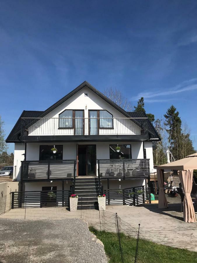 Lagenhet I Villa Pa Fornudden Tyreso Exterior photo